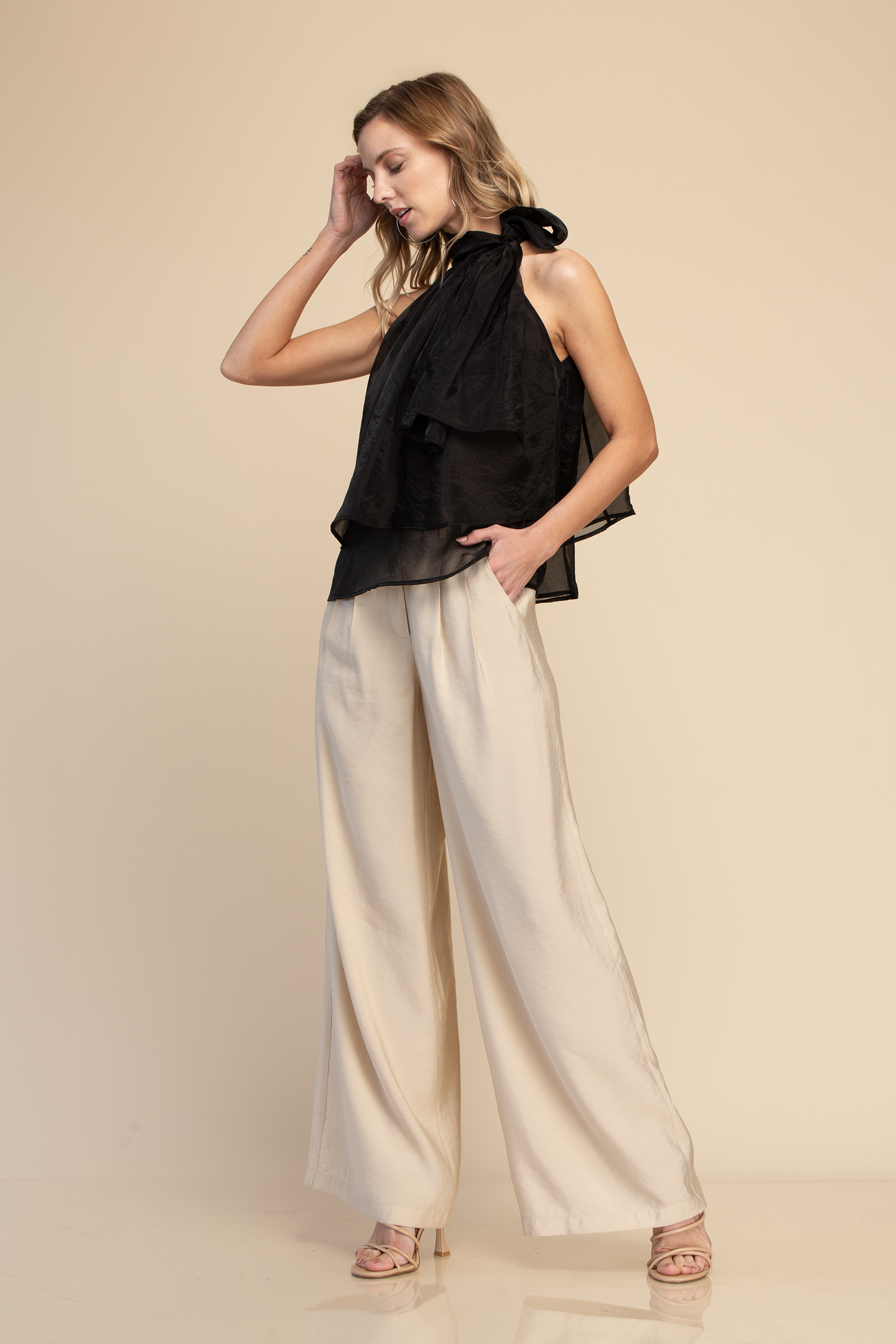 BLUSA DE AMARRE AL CUELLO