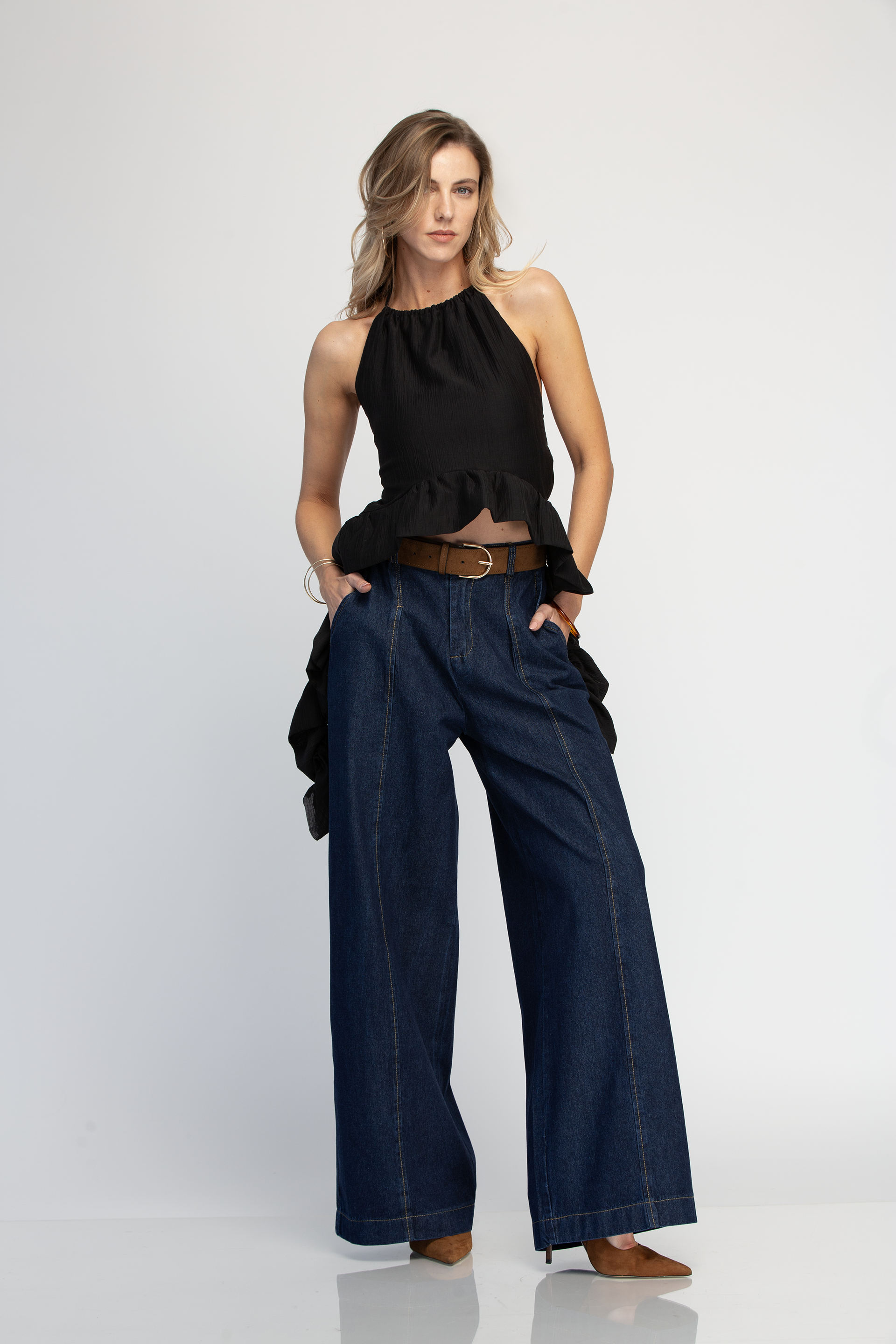 BLUSA HALTER CON ESCAROLAS