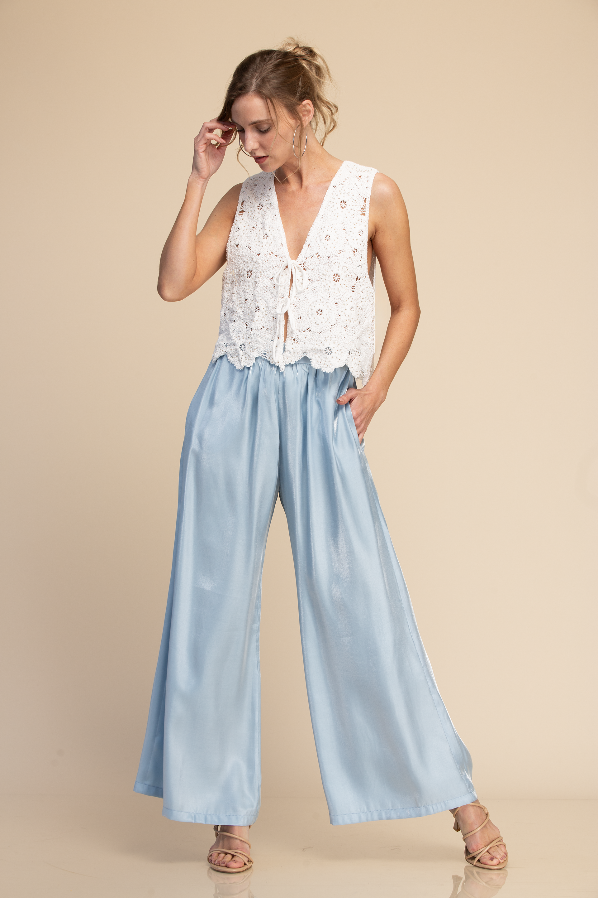 BLUSA TEJIDA DE AMARRES