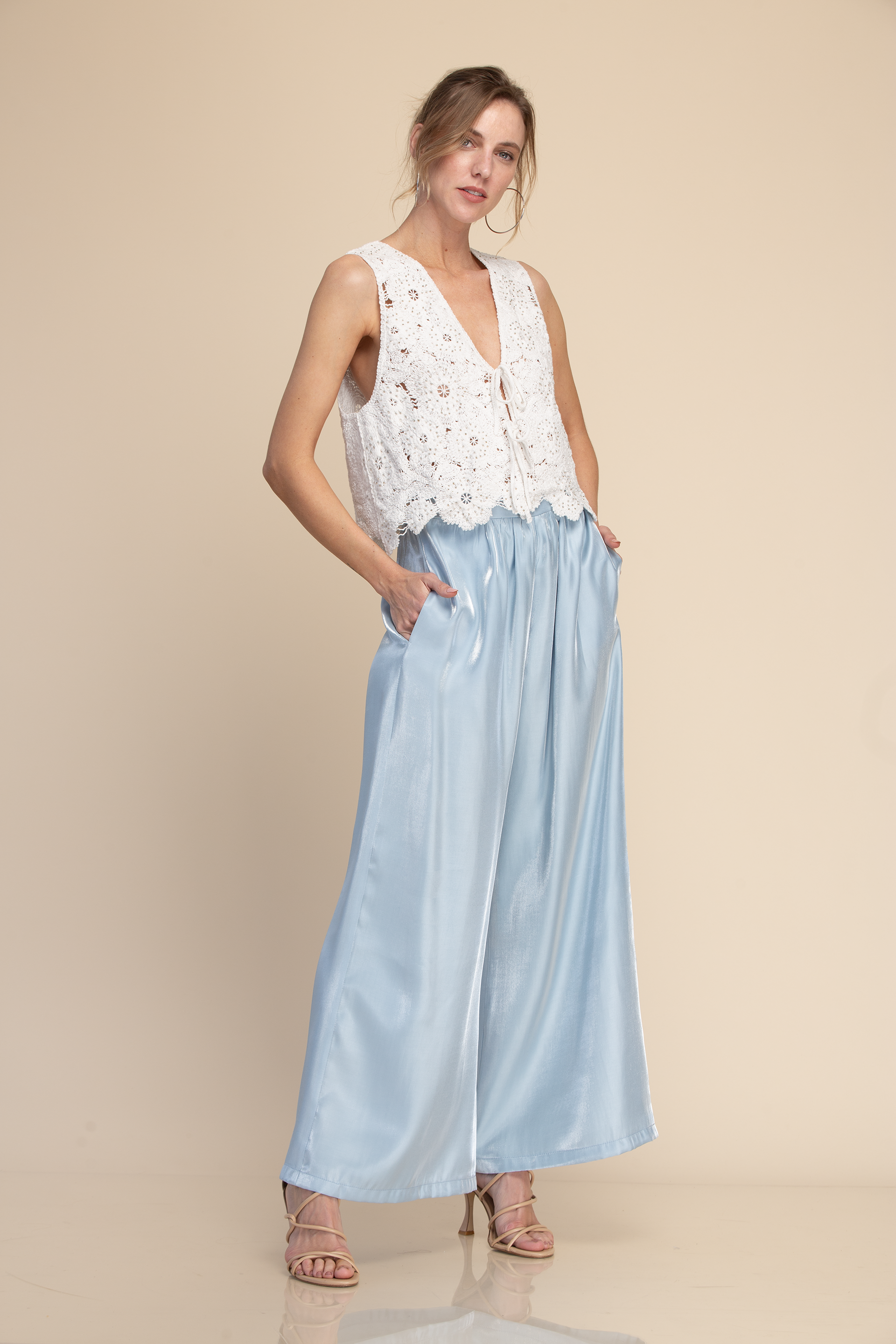 BLUSA TEJIDA DE AMARRES