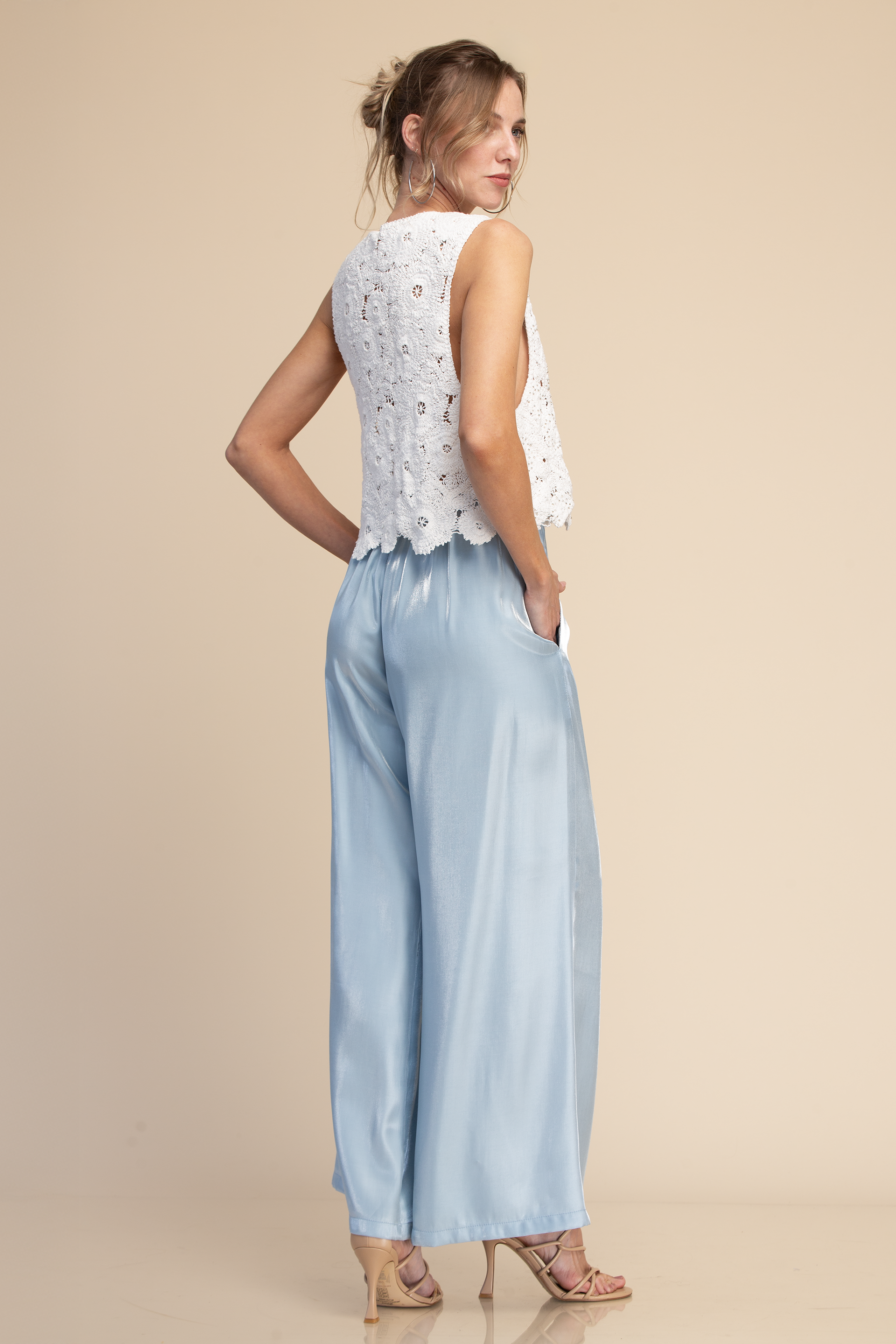 BLUSA TEJIDA DE AMARRES