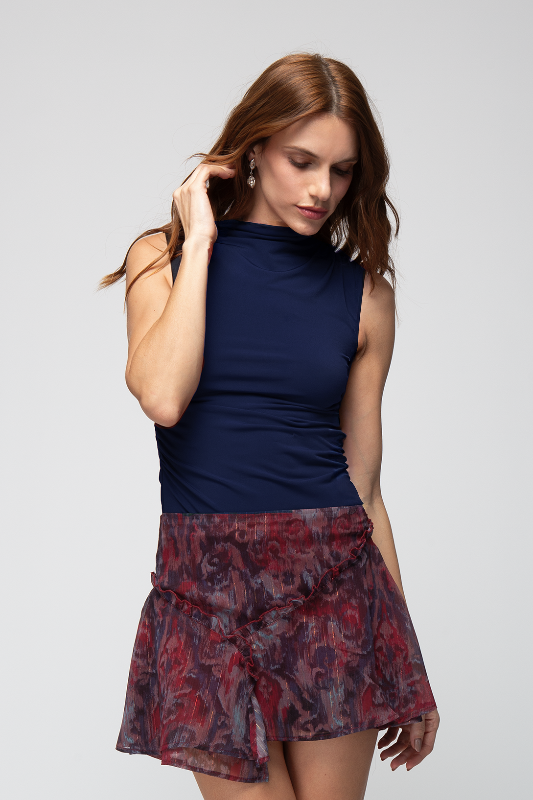 BLUSA CUELLO ALTO SIN MANGAS